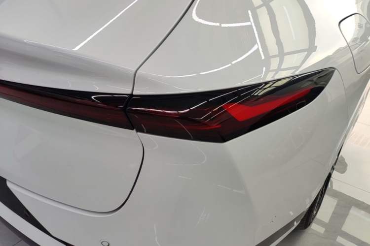 Used CHANGAN NEVO A07 2025 All-Electric "True Fragrance" Edition 710-Mile Long-Range Version Right Rear Taillight