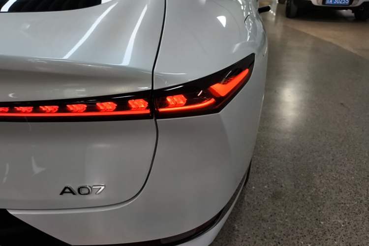 Used CHANGAN NEVO A07 2025 Blue Whale Range-Extending Model 140 Elite Version Right Rear Taillight