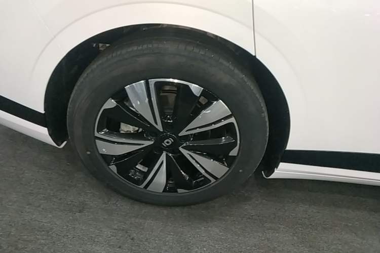 Used CHANGAN NEVO A07 2025 All-Electric "Real Bargain" 525 Luxury Model Right Rear Wheel Hub