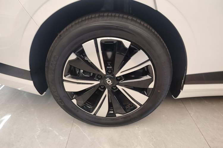 Used CHANGAN NEVO A07 2025 Blue Whale Range-Extending Model 140 Elite Version Right Rear Wheel Hub