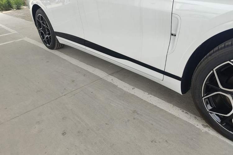 Used CHANGAN NEVO A07 2025 Blue Whale Pure Electric 625 Flagship Model Right Side Sill