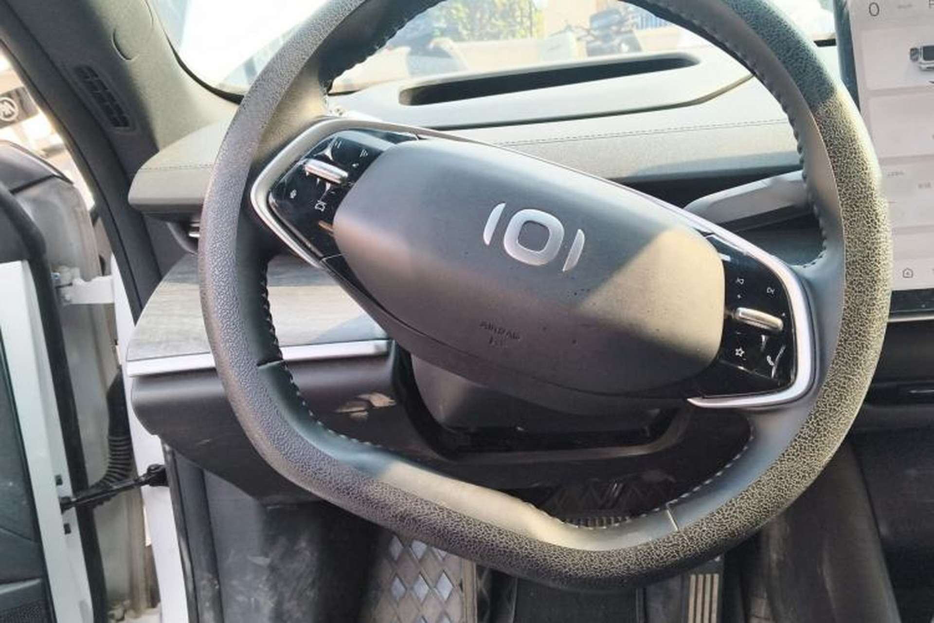 Used CHANGAN NEVO A07 2025 All-Electric "True Fragrance" Edition 710-Mile Long-Range Version Steering Wheel