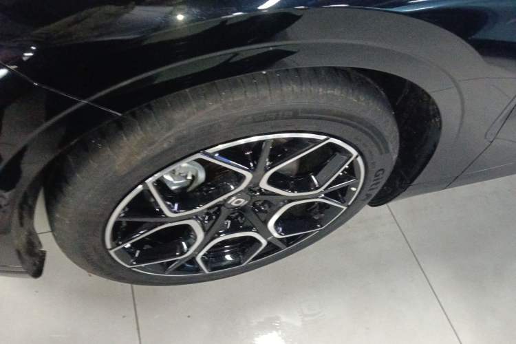 Used CHANGAN NEVO A07 2026 Model Ultra-Long Blue Whale Range-Extending 310 Luxury Edition Left Front Wheel Hub