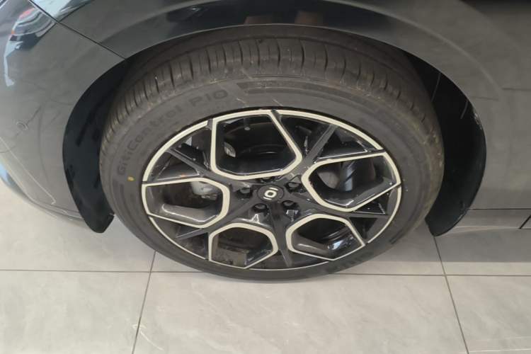 Used CHANGAN NEVO A07 2026 Model Ultra-Long Blue Whale Pure Electric 730 Flagship Edition Left Front Wheel Hub