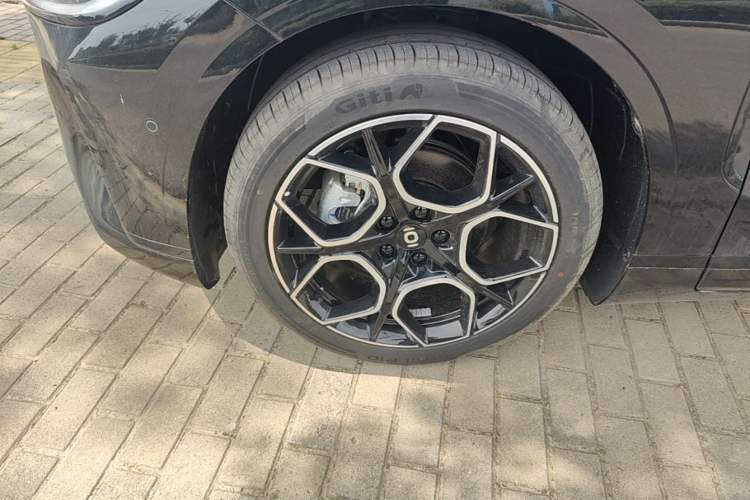 Used CHANGAN NEVO A07 2026 Model Ultra-Long Blue Whale Pure Electric 730 Flagship Edition Left Front Wheel Hub