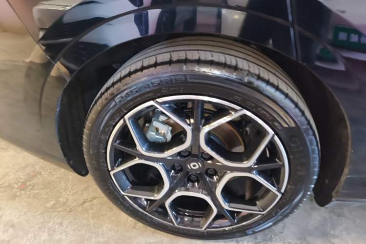 Used CHANGAN NEVO A07 2026 Model Ultra-Long Blue Whale Pure Electric 730 Luxury Edition Right Rear Wheel Hub