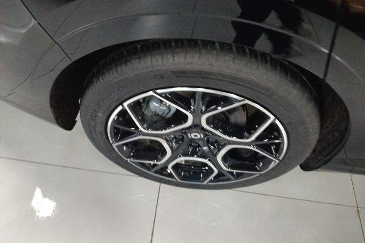Used CHANGAN NEVO A07 2026 Model Ultra-Long Blue Whale Range-Extending 310 Luxury Edition Right Rear Wheel Hub