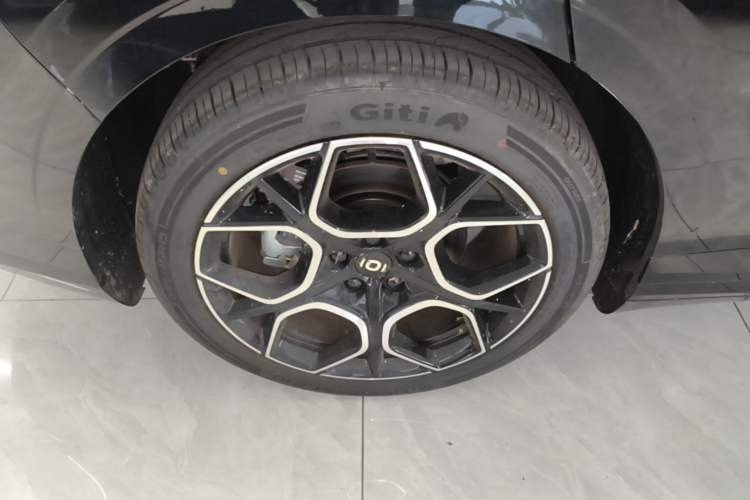 Used CHANGAN NEVO A07 2026 Model Ultra-Long Blue Whale Pure Electric 730 Flagship Edition Right Rear Wheel Hub