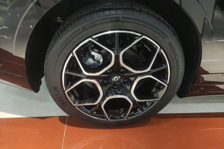 Used CHANGAN NEVO A07 2026 Model Ultra-Long Blue Whale Range-Extending 310 Flagship Edition Right Rear Wheel Hub