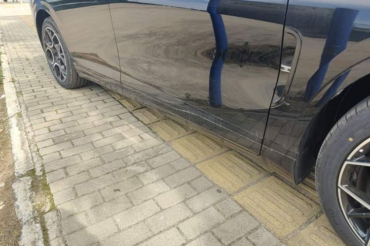 Used CHANGAN NEVO A07 2026 Model Ultra-Long Blue Whale Pure Electric 730 Flagship Edition Right Side Sill