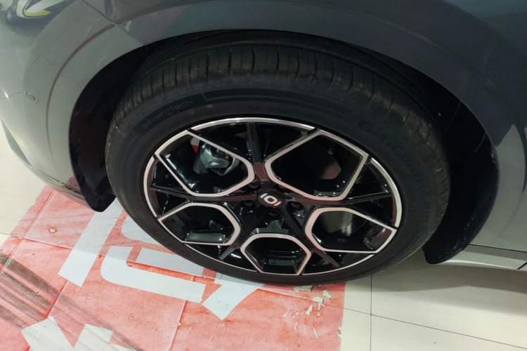 Used CHANGAN NEVO A07 2026 Model Ultra-Long Blue Whale Pure Electric 730 Flagship Edition Left Front Wheel Hub