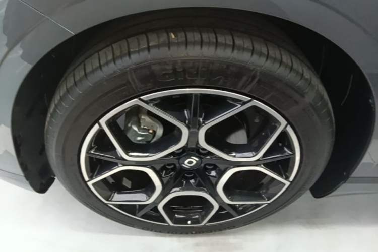 Used CHANGAN NEVO A07 2026 Model Ultra-Long Blue Whale Pure Electric 730 Luxury Edition Left Front Wheel Hub