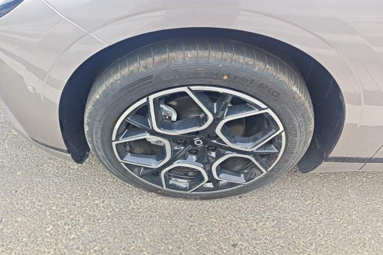 Used CHANGAN NEVO A07 2026 Model Ultra-Long Blue Whale Pure Electric 730 Flagship Edition Left Front Wheel Hub
