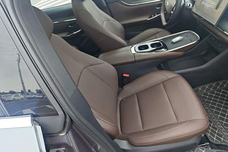 Used CHANGAN NEVO A07 2026 Model Ultra-Long Blue Whale Range-Extending 310 Luxury Edition Right Front Seat