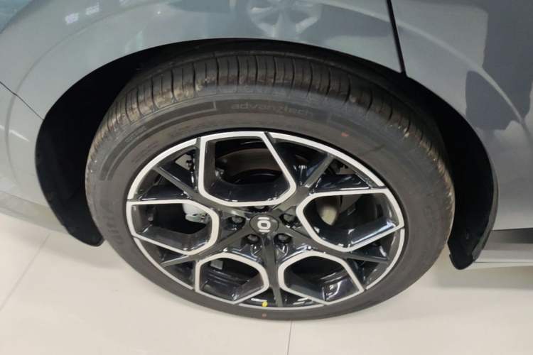 Used CHANGAN NEVO A07 2026 Model Ultra-Long Blue Whale Pure Electric 730 Flagship Edition Right Rear Wheel Hub