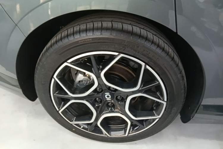 Used CHANGAN NEVO A07 2026 Model Ultra-Long Blue Whale Pure Electric 730 Luxury Edition Right Rear Wheel Hub