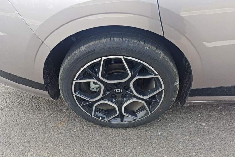 Used CHANGAN NEVO A07 2026 Model Ultra-Long Blue Whale Pure Electric 730 Flagship Edition Right Rear Wheel Hub