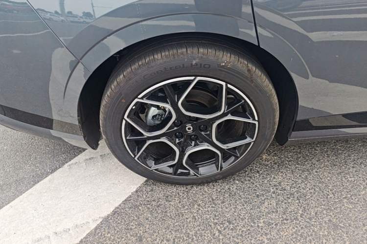 Used CHANGAN NEVO A07 2026 Model Ultra-Long Blue Whale Range-Extending 310 Luxury Edition Right Rear Wheel Hub