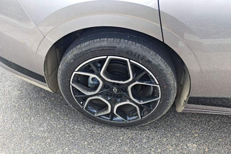 Used CHANGAN NEVO A07 2026 Model Ultra-Long Blue Whale Pure Electric 730 Luxury Edition Right Rear Wheel Hub