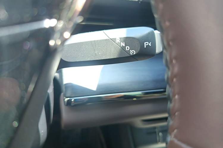 Used CHANGAN NEVO A07 2026 Model Ultra-Long Blue Whale Range-Extending 310 Luxury Edition Gear Lever