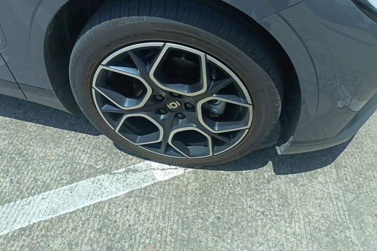 Used CHANGAN NEVO A07 2026 Model Ultra-Long Blue Whale Range-Extending 310 Luxury Edition Right Front Wheel Hub