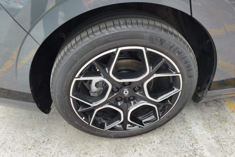 Used CHANGAN NEVO A07 2026 Model Ultra-Long Blue Whale Pure Electric 730 Flagship Edition Right Rear Wheel Hub