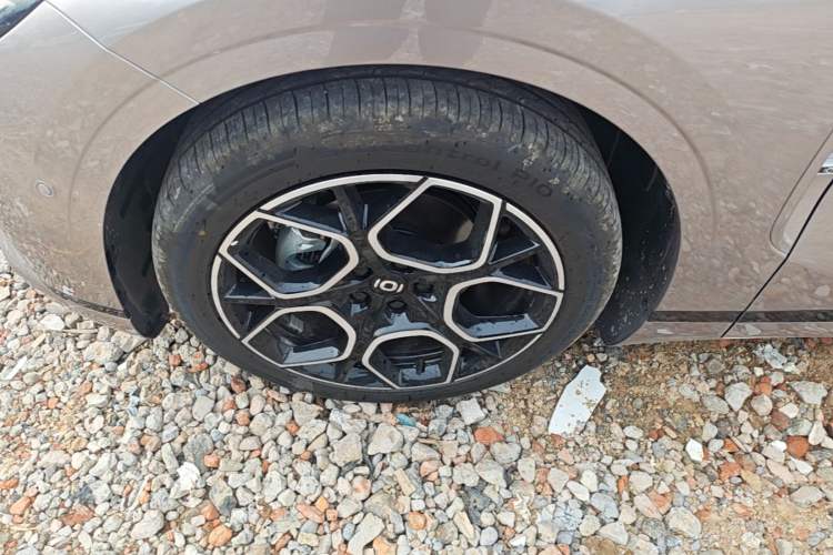 Used CHANGAN NEVO A07 2026 Model Ultra-Long Blue Whale Range-Extending 310 Luxury Edition Left Front Wheel Hub