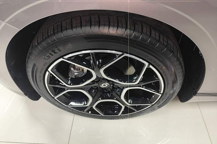 Used CHANGAN NEVO A07 2026 Model Ultra-Long Blue Whale Range-Extending 310 Flagship Edition Left Front Wheel Hub