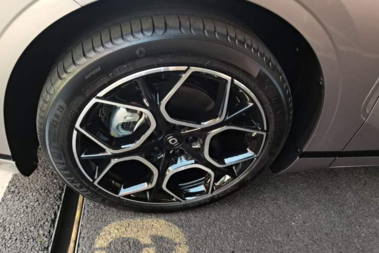 Used CHANGAN NEVO A07 2026 Model Ultra-Long Blue Whale Pure Electric 730 Flagship Edition Left Front Wheel Hub