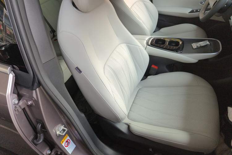 Used CHANGAN NEVO A07 2026 Model Ultra-Long Blue Whale Range-Extending 310 Flagship Edition Right Front Seat