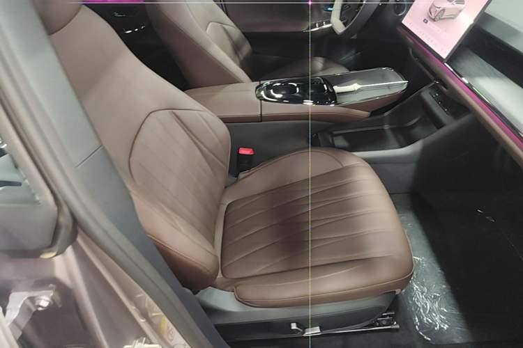 Used CHANGAN NEVO A07 2026 Model Ultra-Long Blue Whale Range-Extending 310 Flagship Edition Right Front Seat