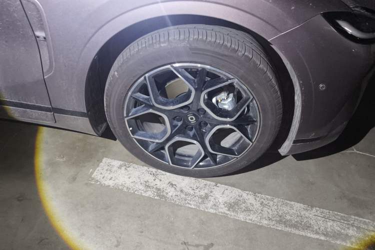 Used CHANGAN NEVO A07 2026 Model Ultra-Long Blue Whale Pure Electric 730 Luxury Edition Right Front Wheel Hub