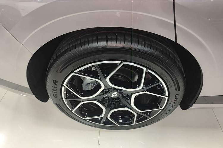 Used CHANGAN NEVO A07 2026 Model Ultra-Long Blue Whale Range-Extending 310 Flagship Edition Right Rear Wheel Hub