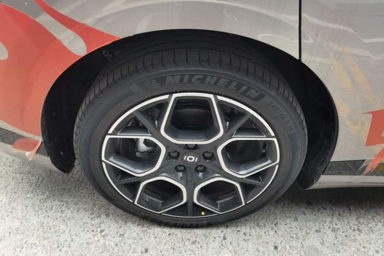 Used CHANGAN NEVO A07 2026 Model Ultra-Long Blue Whale Pure Electric 730 Flagship Edition Right Rear Wheel Hub