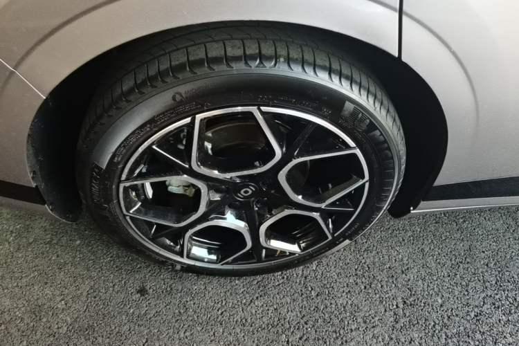 Used CHANGAN NEVO A07 2026 Model Ultra-Long Blue Whale Pure Electric 730 Flagship Edition Right Rear Wheel Hub