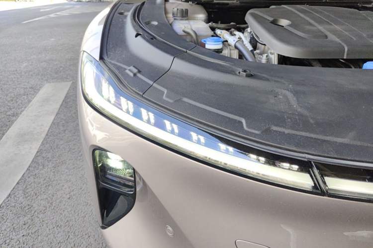 Used CHANGAN NEVO A07 2026 Model Ultra-Long Blue Whale Range-Extending 310 Flagship Edition Right Front Headlight