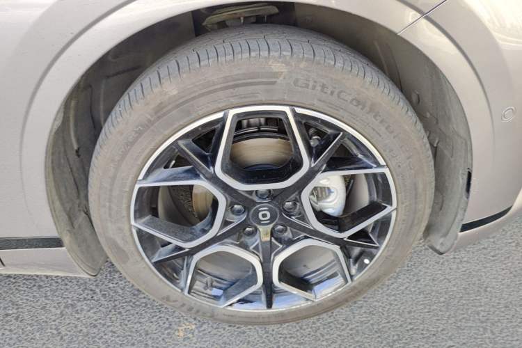Used CHANGAN NEVO A07 2026 Model Ultra-Long Blue Whale Range-Extending 310 Flagship Edition Right Front Wheel Hub