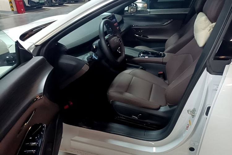Used CHANGAN NEVO A07 2026 Model Ultra-Long Blue Whale Pure Electric 730 Luxury Edition Driver Seat