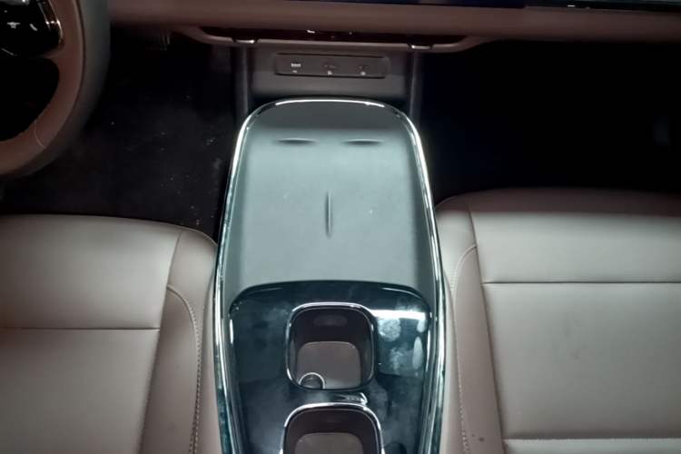 Used CHANGAN NEVO A07 2026 Model Ultra-Long Blue Whale Pure Electric 730 Luxury Edition Gear Lever
