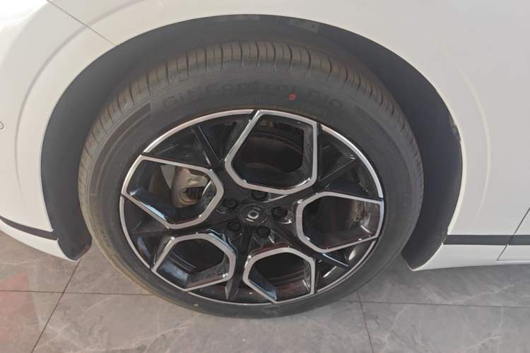 Used CHANGAN NEVO A07 2026 Model Ultra-Long Blue Whale Range-Extending 310 Luxury Edition Left Front Wheel Hub