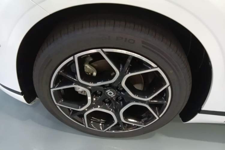 Used CHANGAN NEVO A07 2026 Model Ultra-Long Blue Whale Pure Electric 730 Luxury Edition Left Front Wheel Hub