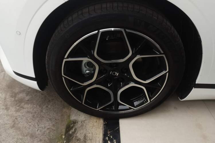 Used CHANGAN NEVO A07 2026 Model Ultra-Long Blue Whale Range-Extending 310 Flagship Edition Left Front Wheel Hub