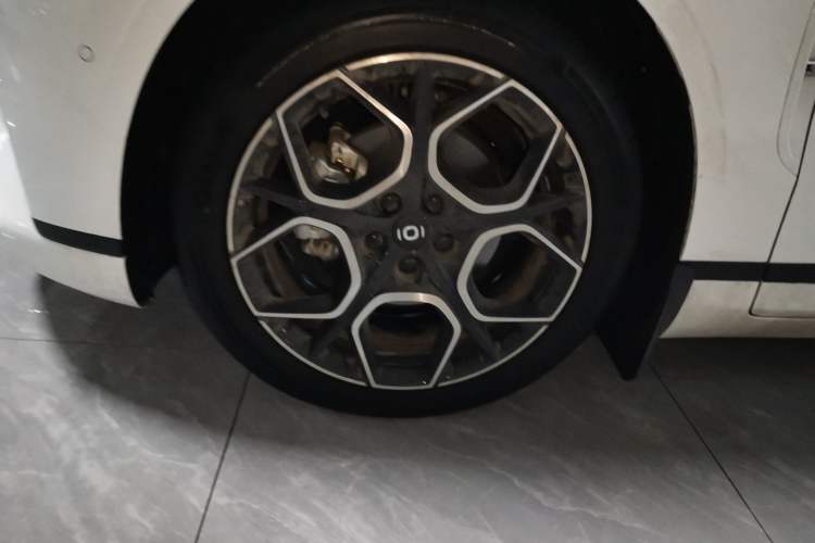 Used CHANGAN NEVO A07 2026 Model Ultra-Long Blue Whale Pure Electric 730 Flagship Edition Left Front Wheel Hub