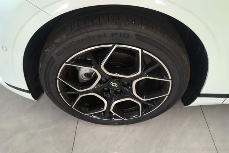 Used CHANGAN NEVO A07 2026 Model Ultra-Long Blue Whale Pure Electric 730 Flagship Edition Left Front Wheel Hub