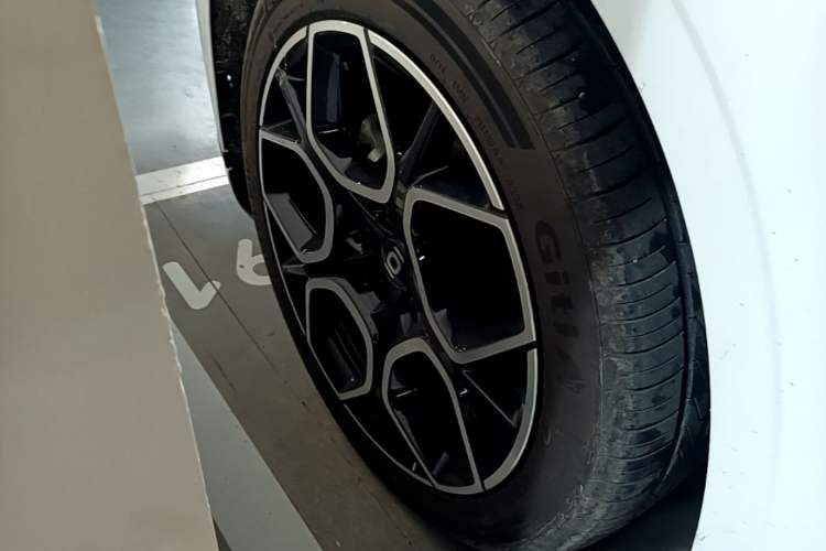 Used CHANGAN NEVO A07 2026 Model Ultra-Long Blue Whale Pure Electric 730 Luxury Edition Left Front Wheel Hub