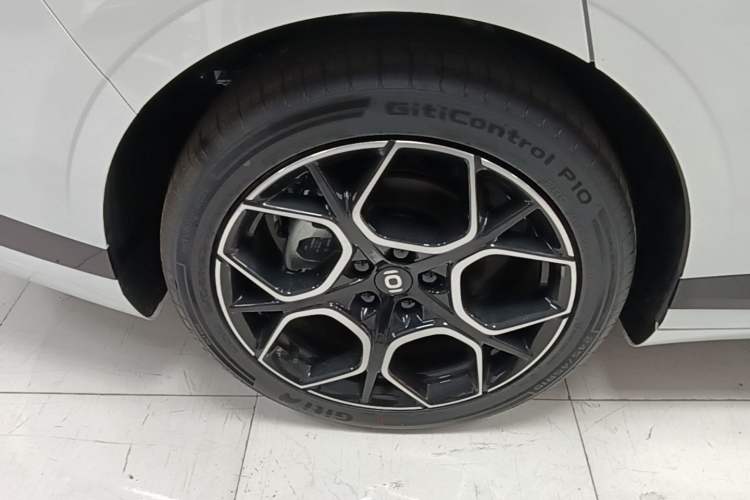 Used CHANGAN NEVO A07 2026 Model Ultra-Long Blue Whale Pure Electric 730 Luxury Edition Right Rear Wheel Hub