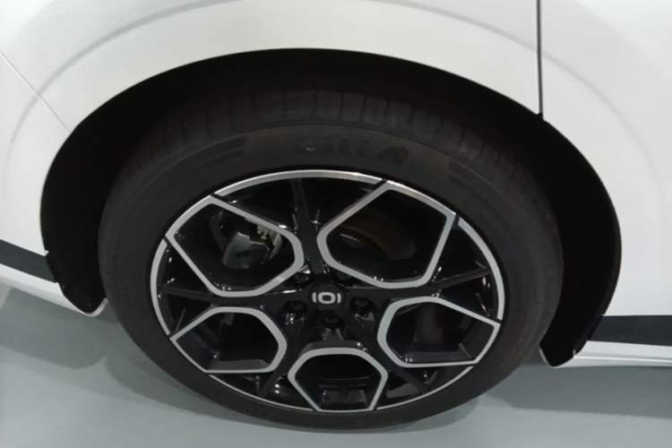 Used CHANGAN NEVO A07 2026 Model Ultra-Long Blue Whale Pure Electric 730 Luxury Edition Right Rear Wheel Hub