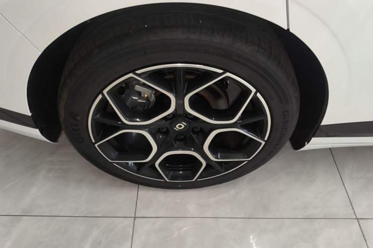 Used CHANGAN NEVO A07 2026 Model Ultra-Long Blue Whale Pure Electric 730 Flagship Edition Right Rear Wheel Hub