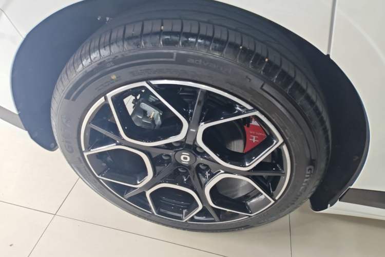 Used CHANGAN NEVO A07 2026 Model Ultra-Long Blue Whale Pure Electric 730 Flagship Edition Right Rear Wheel Hub
