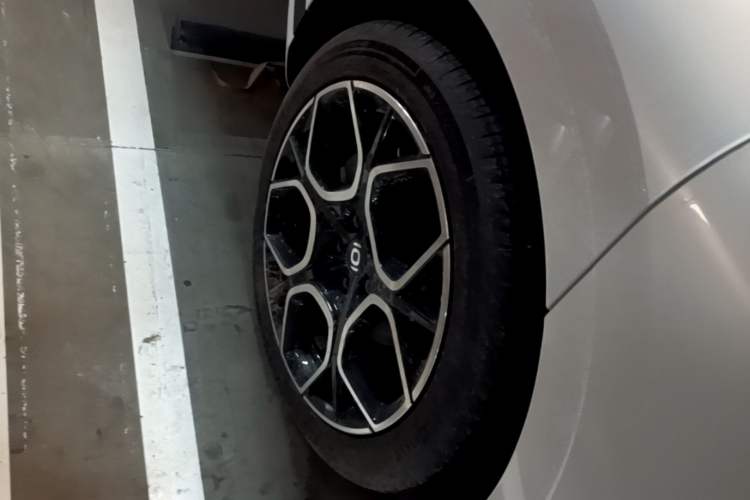 Used CHANGAN NEVO A07 2026 Model Ultra-Long Blue Whale Pure Electric 730 Luxury Edition Right Rear Wheel Hub